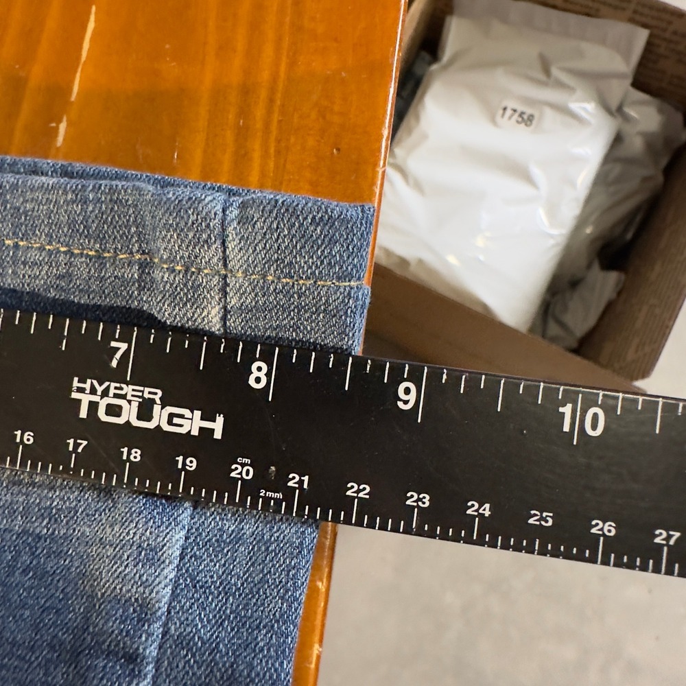 Levi's 314 Shaping Straight Jeans Womens 30x32 Blue Medium Wash Baggy Casual - Picture 6 of 6